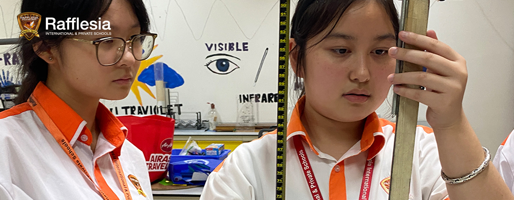 Hands-On Physics in Year 10