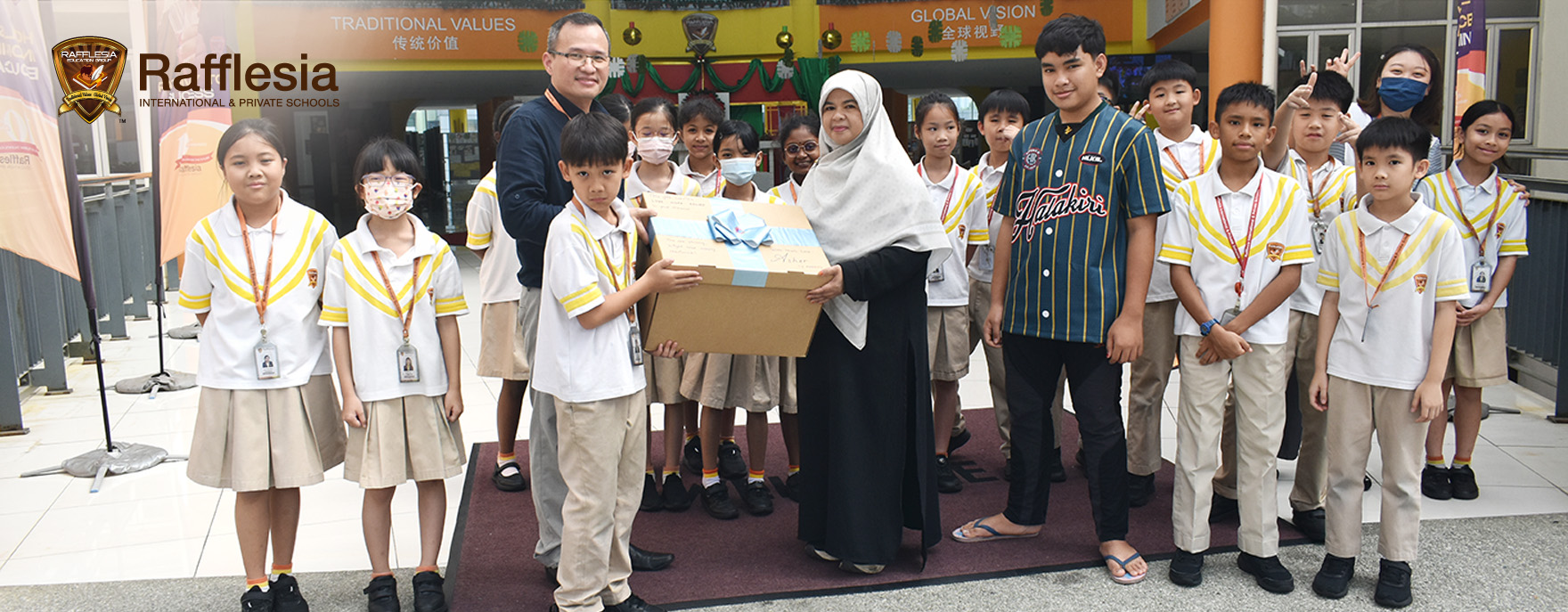  Small Box, Big Heart