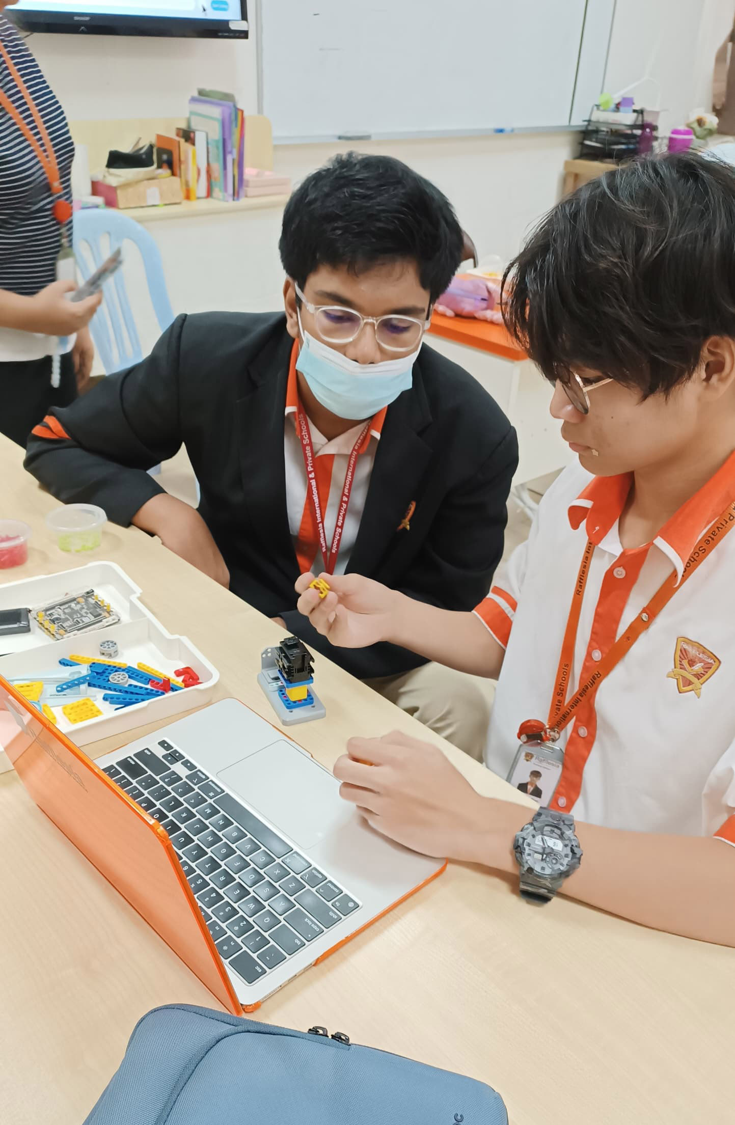 Coding in Action: Shaking Head Fan