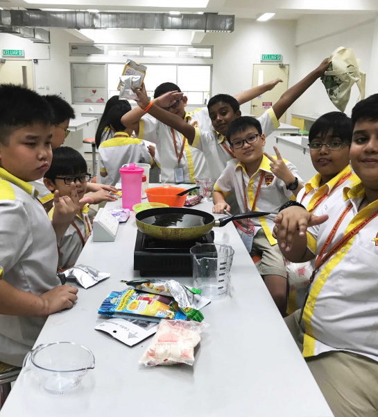 Mandarin - Students make the Jelly or Pudding mooncake