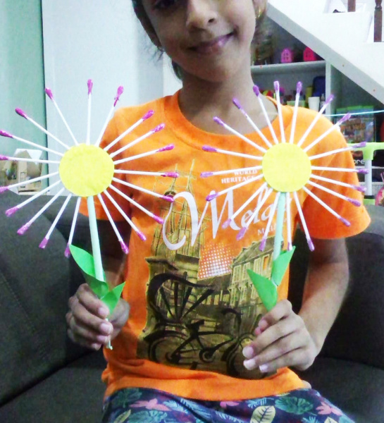 How to Make a Sunflower With Cotton Buds and Colour Paper 