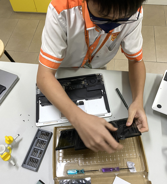 Learn to Change Your MacBook Battery in 20 Minutes!