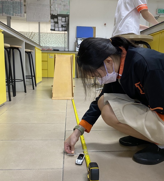Year 11 IGCSE Physics in Action!