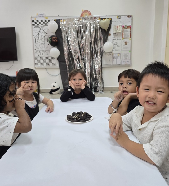 BLACK & WHITE PARTY FUN!