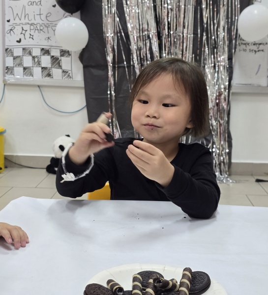 BLACK & WHITE PARTY FUN!