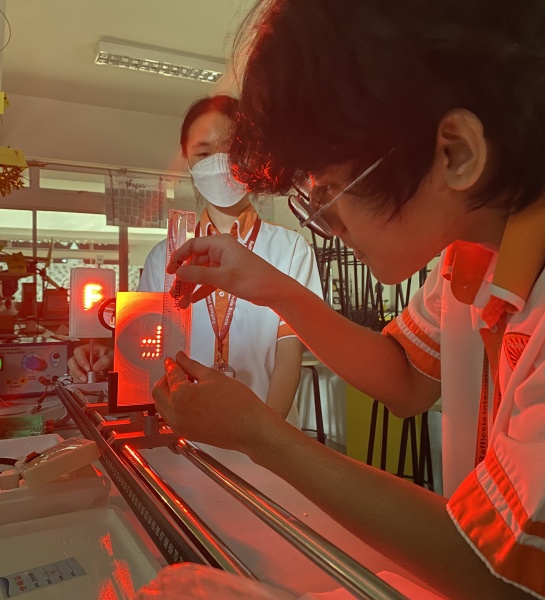 Lens Lab: Light, Lenses & Learning!
