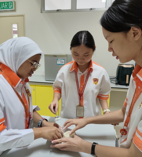 Celebrating Mid-Autumn Traditions