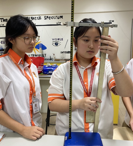 Hands-On Physics in Year 10
