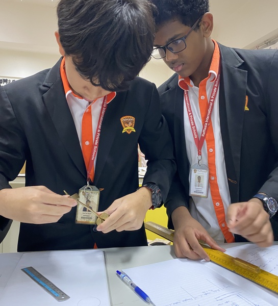 Hands-On Physics in Year 10