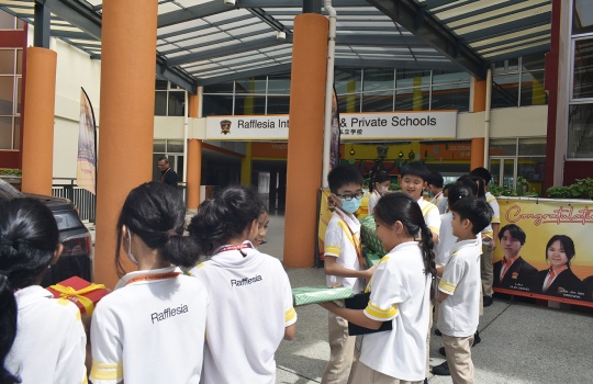  Small Box, Big Heart