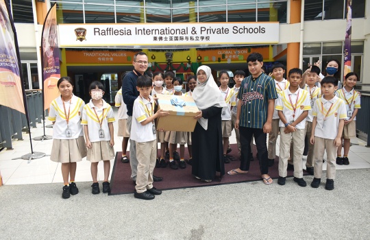  Small Box, Big Heart